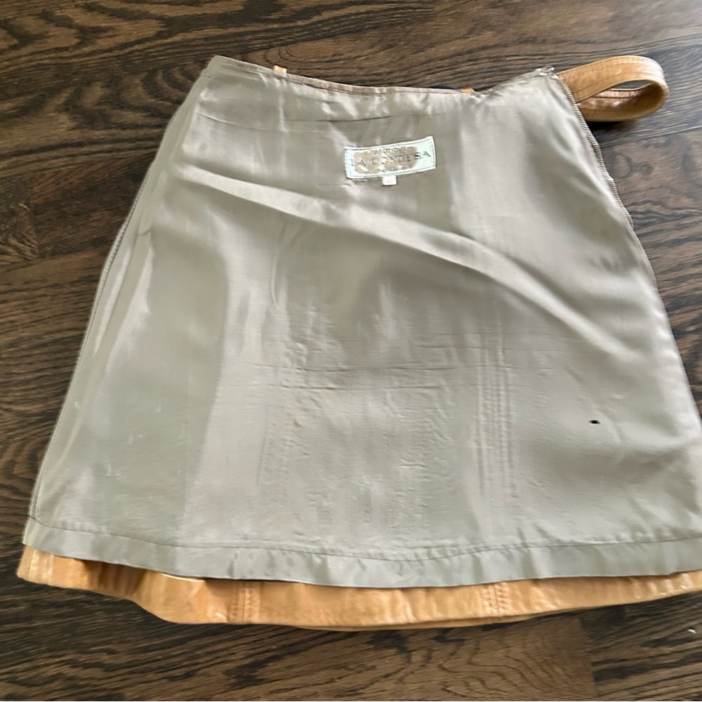 LA CONDESA 26’ Vintage light Brown Leather Skirt from Italy - Picture 6 of 11